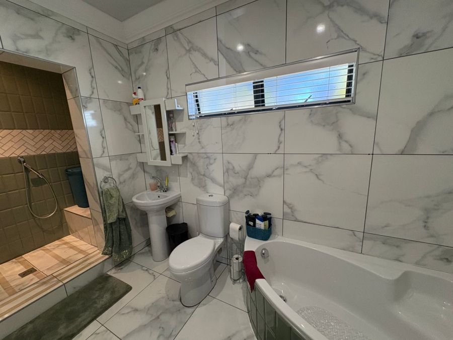 4 Bedroom Property for Sale in Bodorp North West